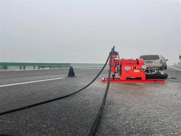 新邵马路路基路面开裂下沉注浆加固灌浆